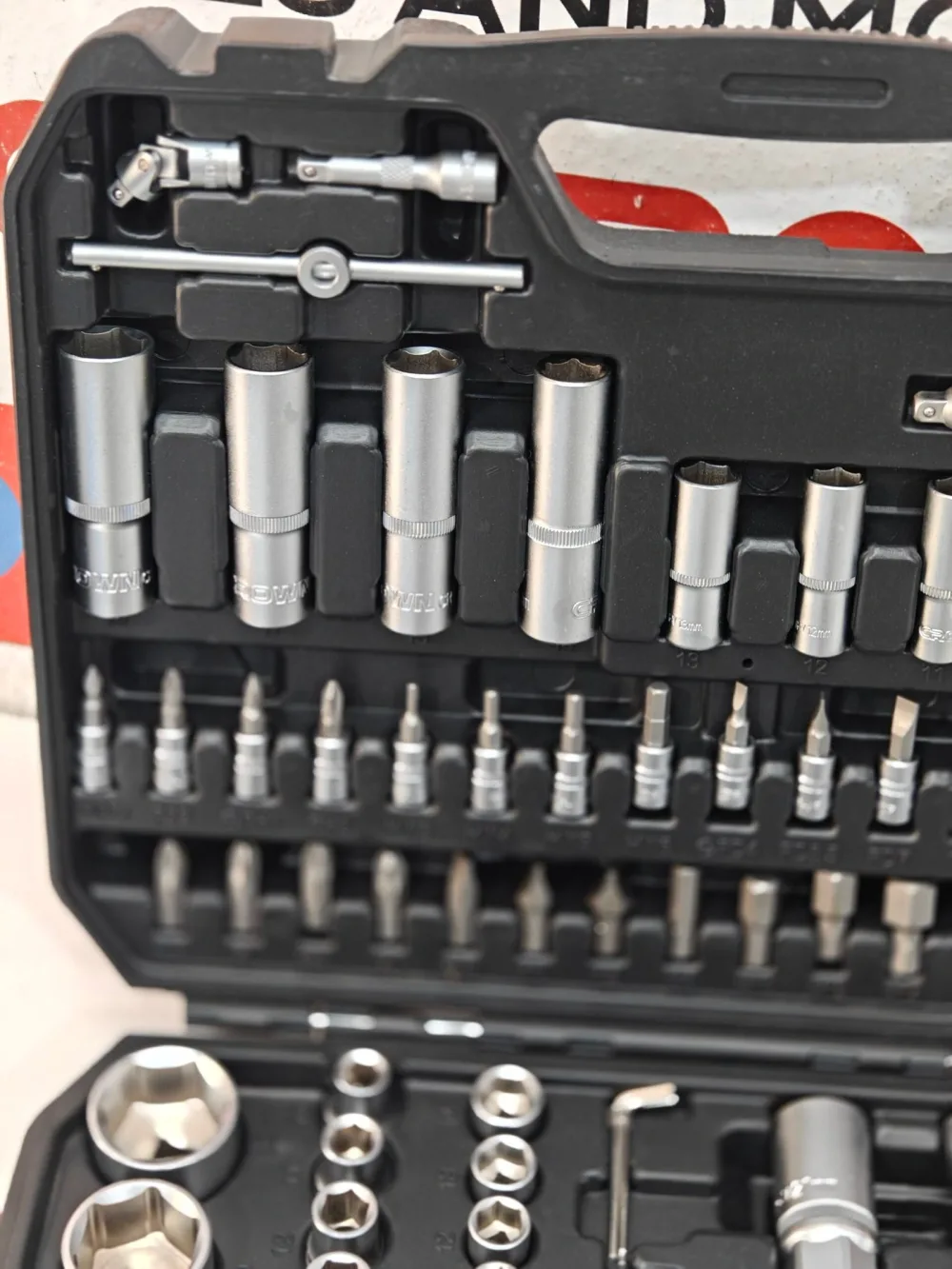 Caisse a douille cliquet 94 PCS CPHTS-XE94BA CROWN