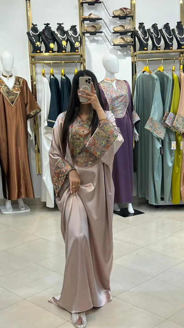 ROBE EN SATIN