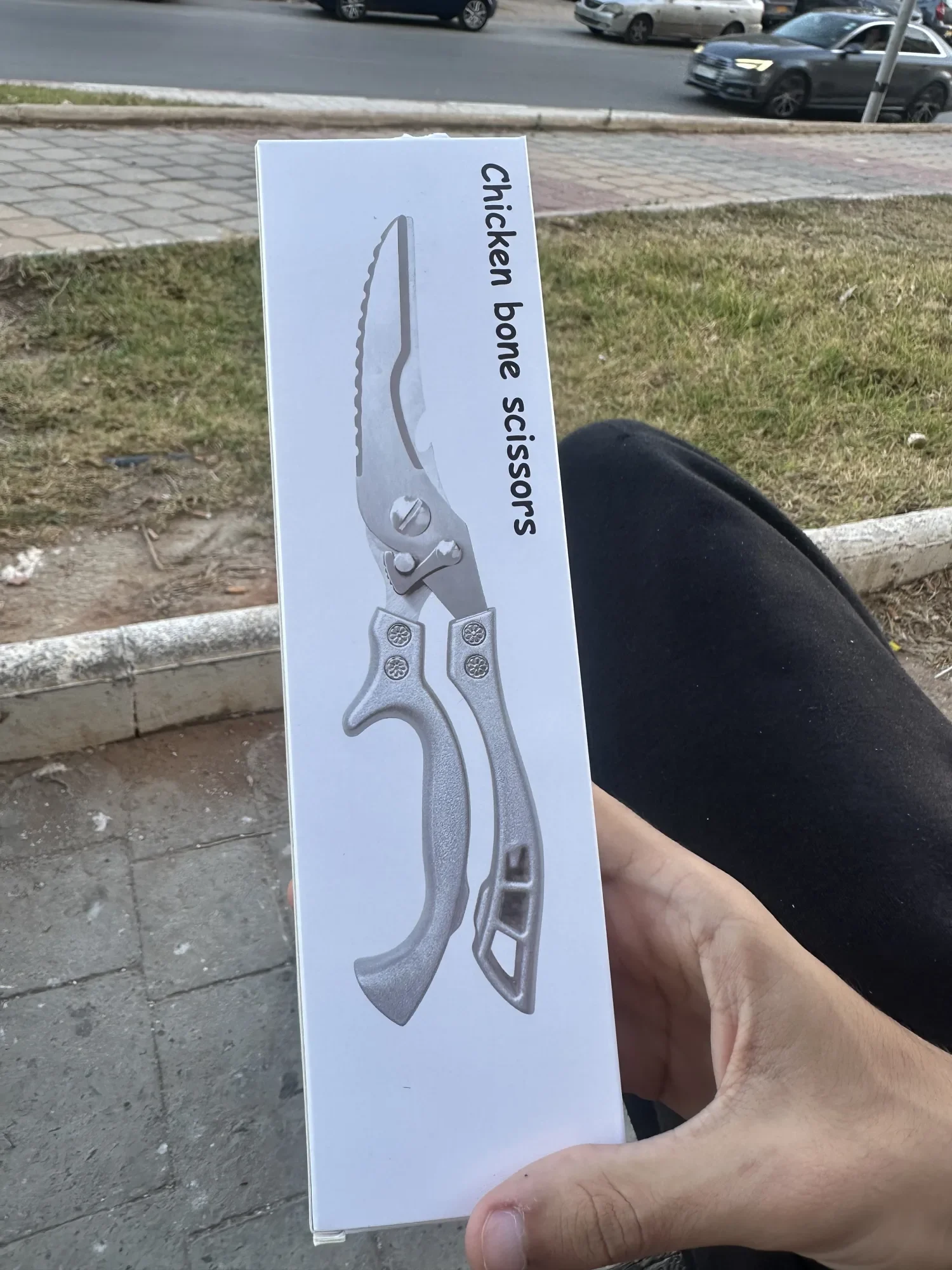 مقص متعدد الوظائف