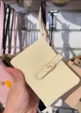 Portefeuille en cuir texturé avec fermoir nœud doré