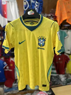 قميص منتخب البرازيل