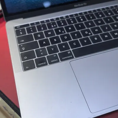 MacBook Pro 13" (2016) - Core i7 / 16GB RAM / Retina