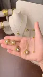 طقم إكسسوار راقي باللؤلؤ ولمسة ذهبية فخمة ✨