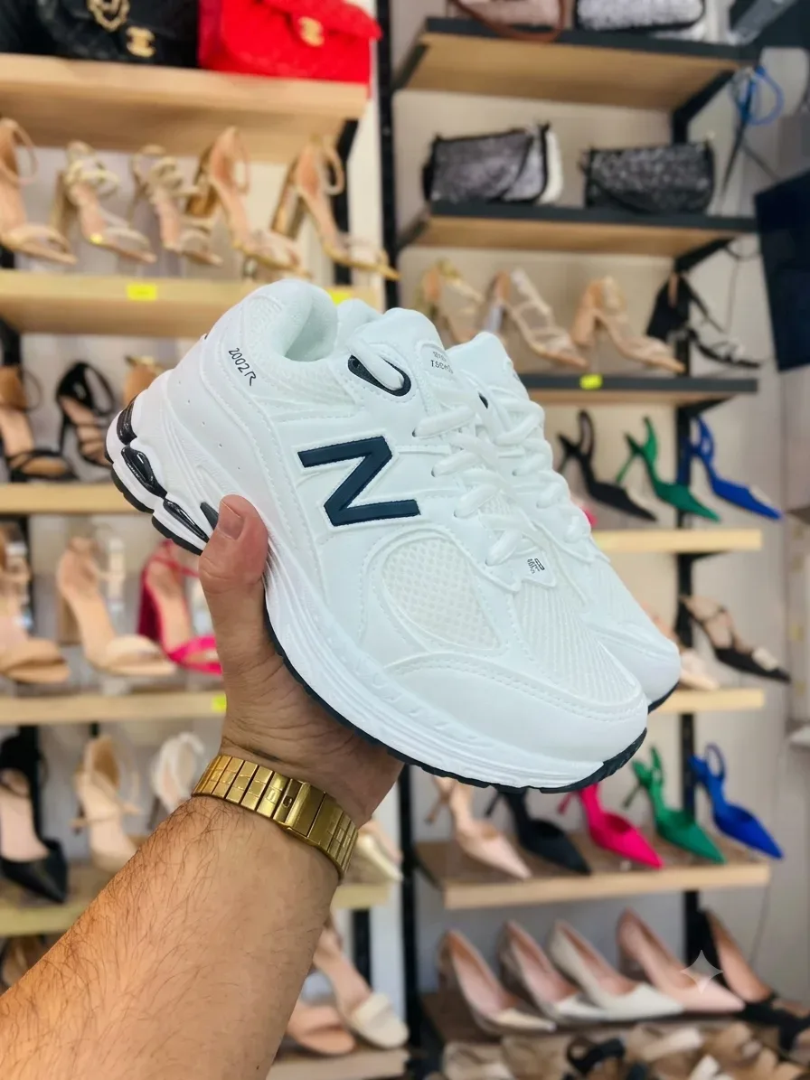باسكات NEW BALANCE 2002R