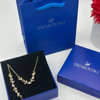 سلسلة الورود 🥀/swarovski(سلسلة + سوار +الكيس والعلبة مجانا💙)  3موديلات