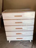 Commode Moderne Multi-Tiroirs (كومودا عصرية متعددة الأدراج)