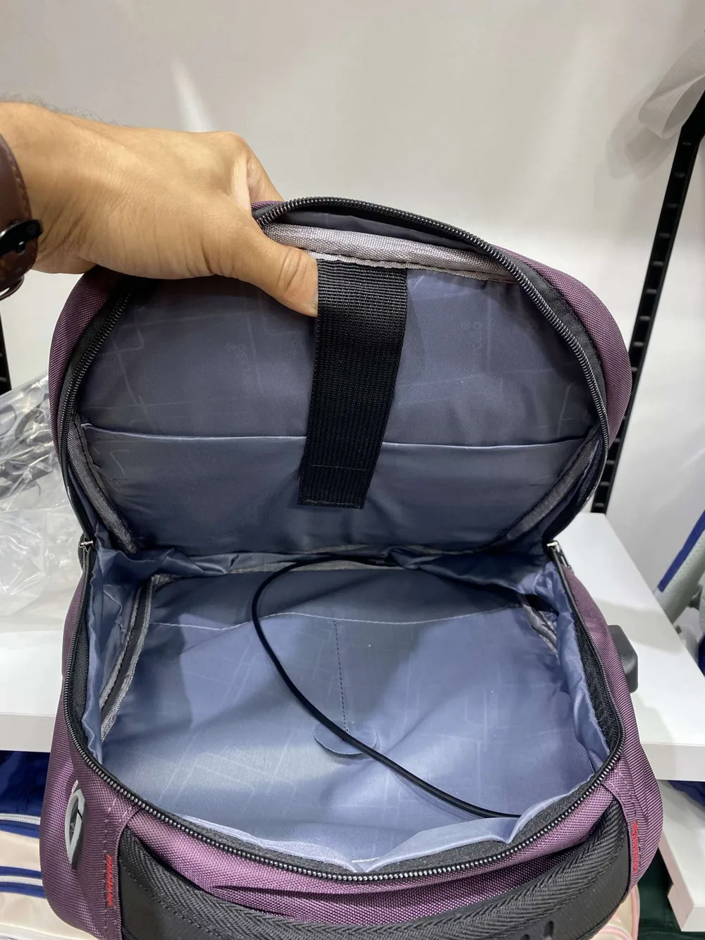 Sac a Dos rigide 14 pouces  avec Port USB