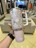 🌸 Tumbler Isotherme à Poignée & Paille – 5Five Simply Smart