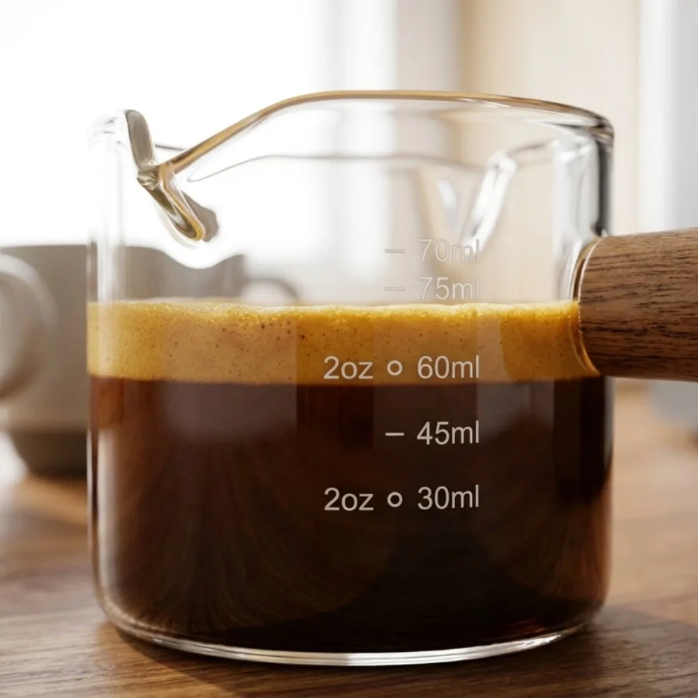verre doseur à espresso gradué avec manche en bois