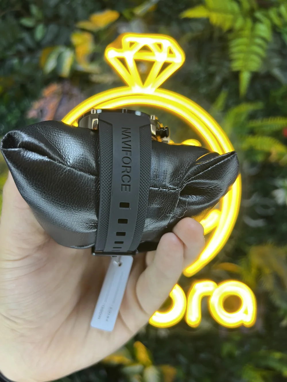 أناقة الرجال تبدأ من التفاصيل… خليك دايماً في القمة مع ساعة Naviforce 8038 ⌚🔥