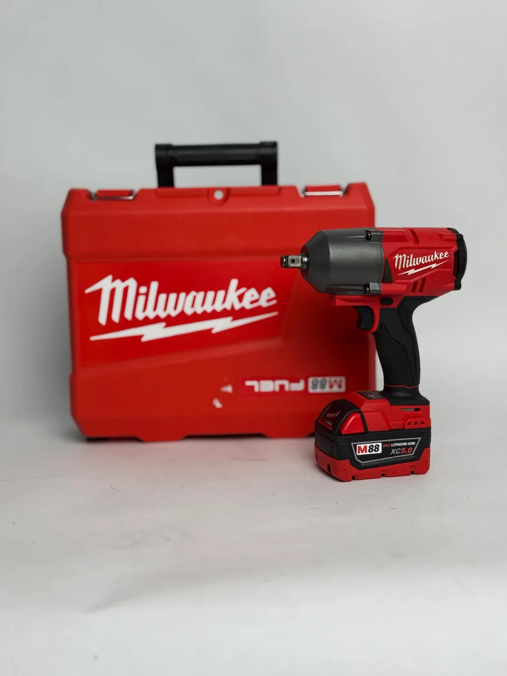 🔥 طقم مفتاح صدمات لاسلكي Milwaukee 21V Brushless – قوة خارقة وعزم احترافي لكل الأعمال 🔧⚡