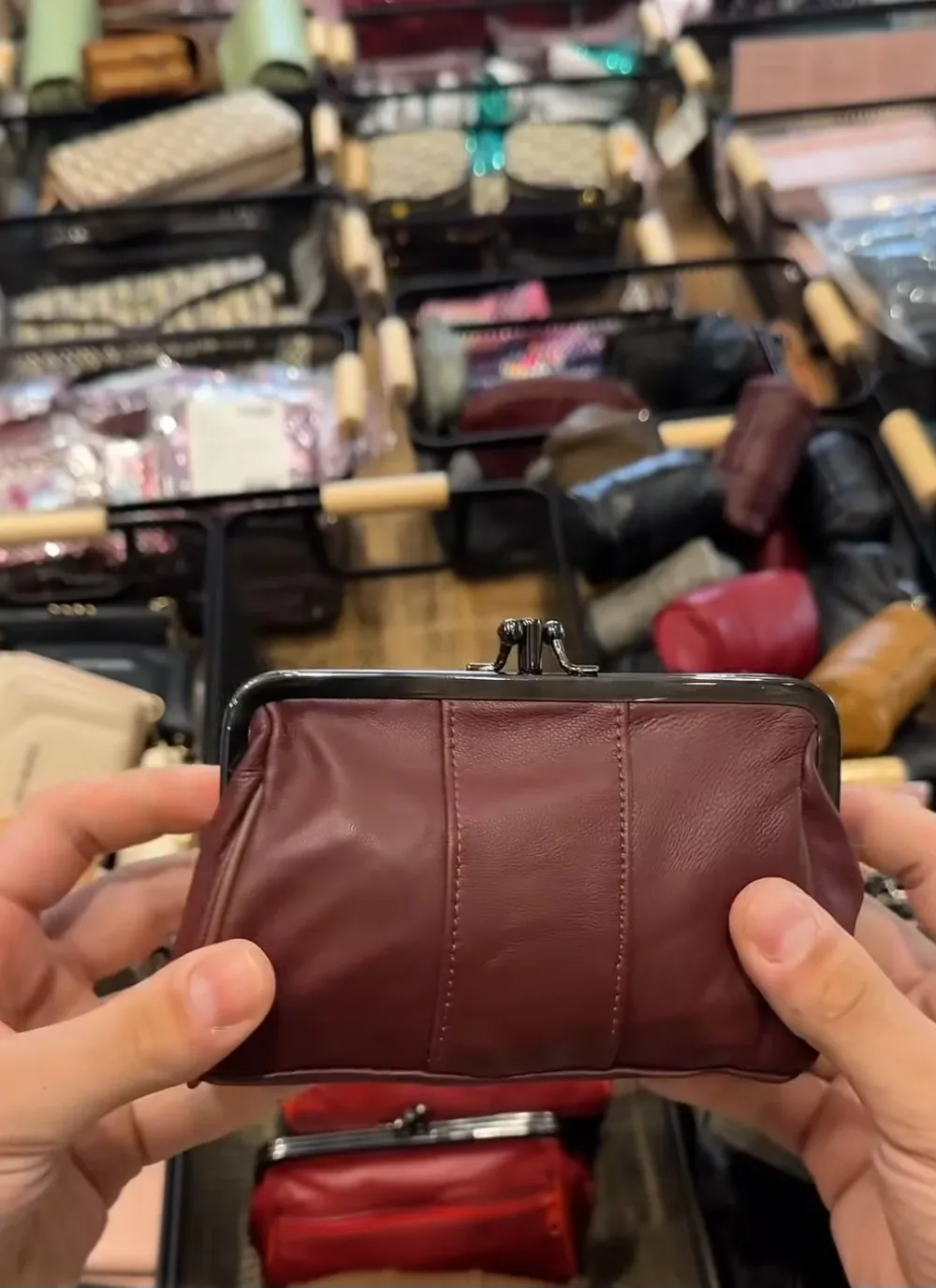 Porte-monnaie en cuir véritable à fermoir métallique clic-clac