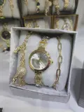 ساعة نساء مع اكسسوارات