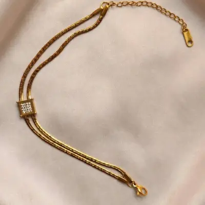 Bracelet triple chaîne à pavé