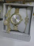 ساعة نساء مع اكسسوارات