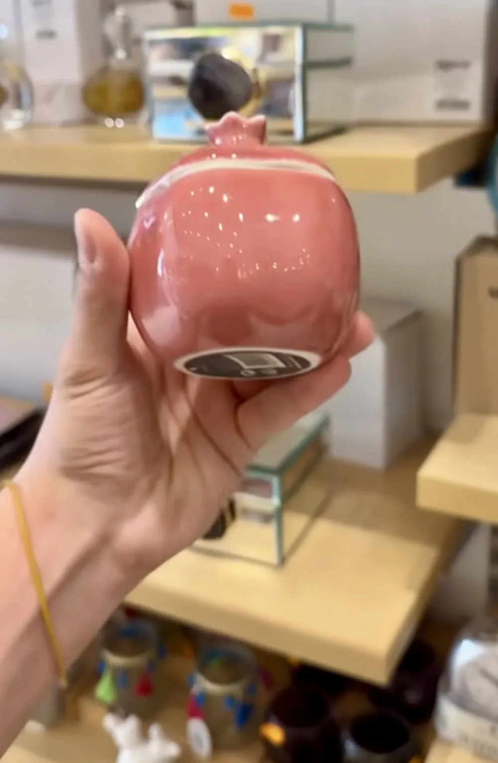 Pot en Céramique Forme Grenade – Édition Élégance