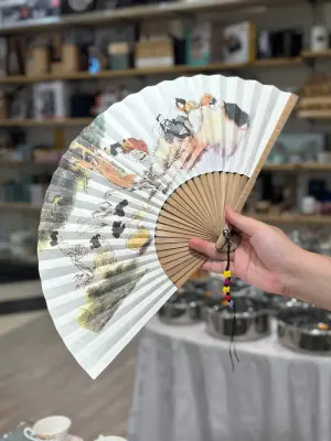 Éventail Pliant en Bambou – Style Asiatique Traditionnel 🎋