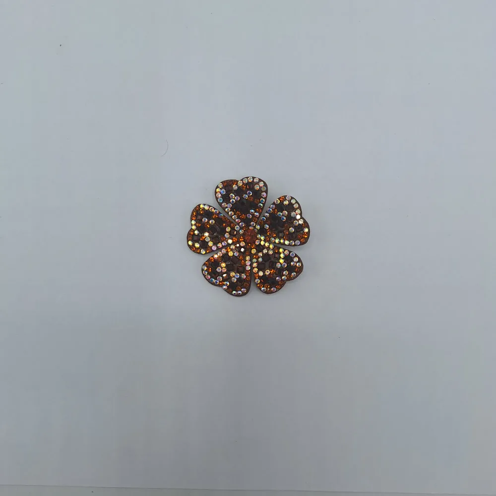 Fleur avec strass