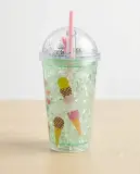 كوب مثلج مرح بالأيس كريم
