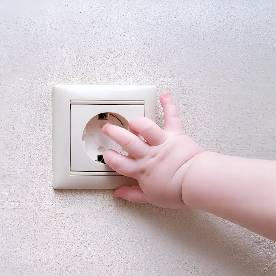 Cache prise bébé