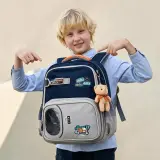 Sac à Dos Scolaire Delta Design Ergonomique avec Trousse et Pendentif Ours Inclus Gris SACKDS35GR - حقيبة ظهر مدرسية عصرية مع مقلمة مدمجة