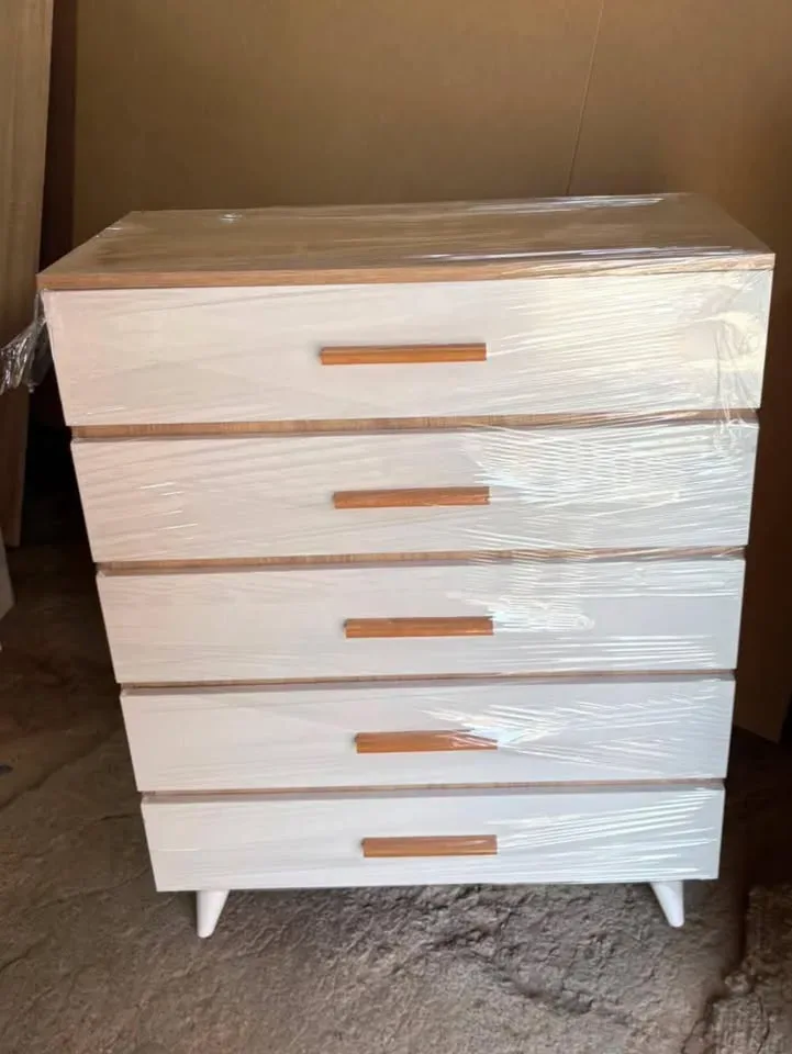 Commode Moderne Multi-Tiroirs (كومودا عصرية متعددة الأدراج)