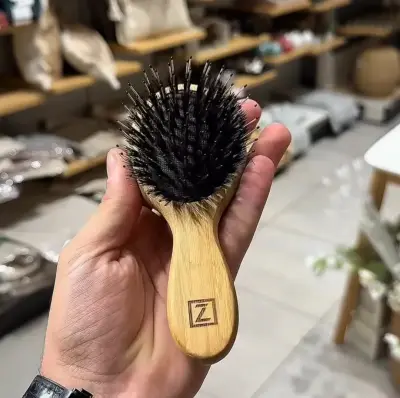 Brosse à cheveux en bambou avec poils de sanglier