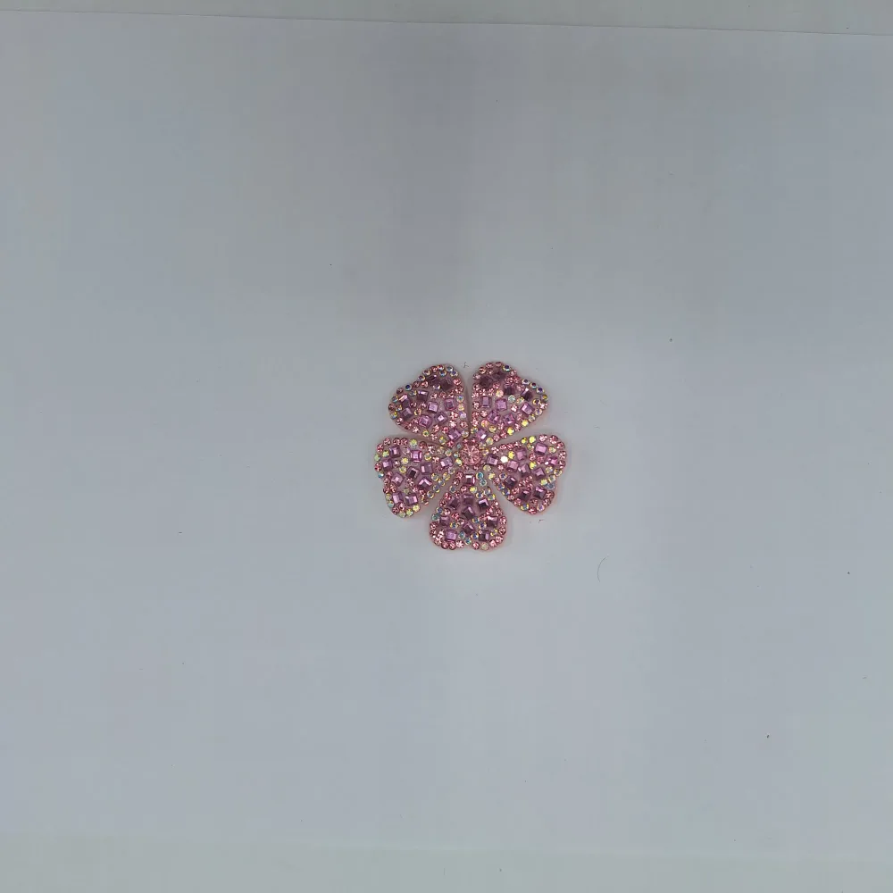 Fleur avec strass