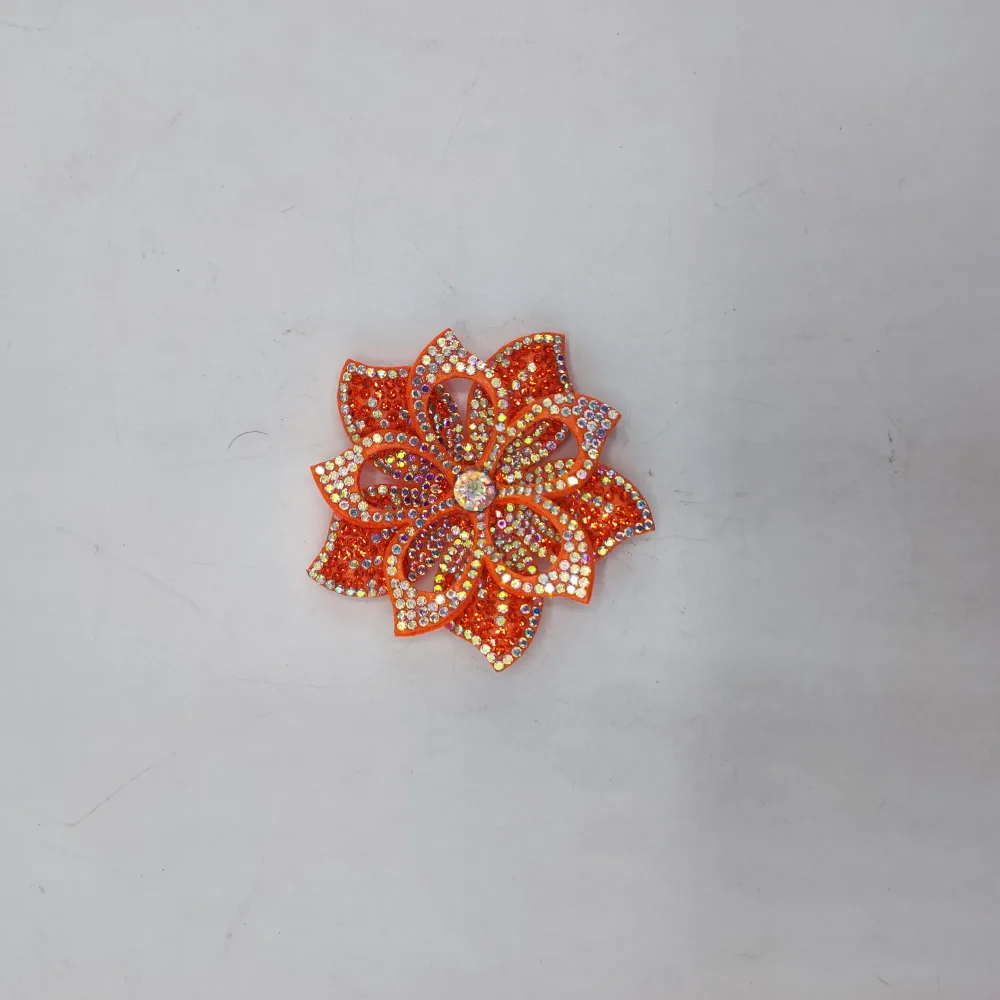 Fleur avec strass