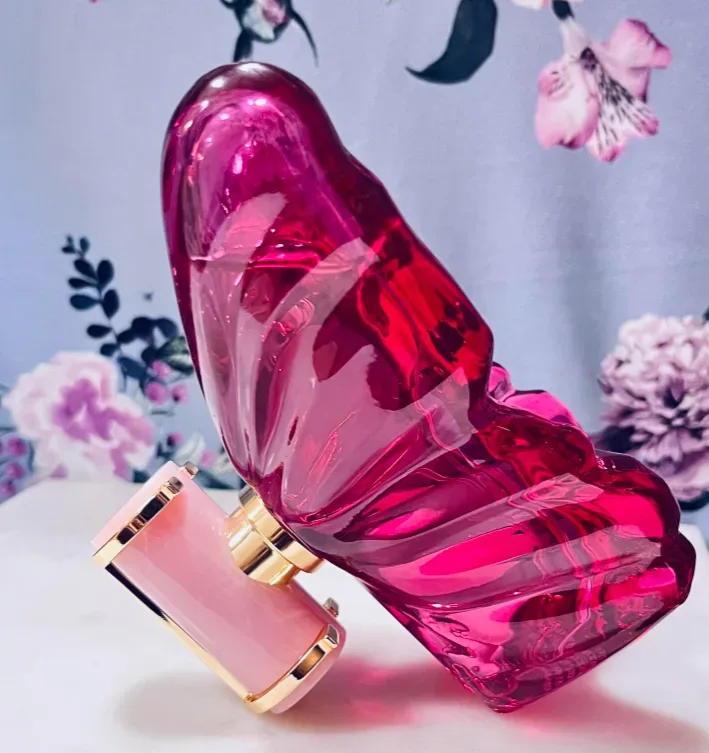 LA BOMBA Carolina Herrera