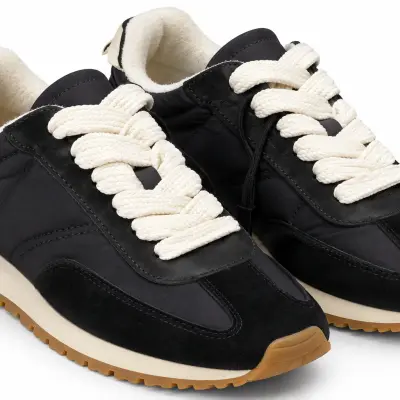 Baskets Femme Bershka Noires à Lacets Blancs – Semelle Camel