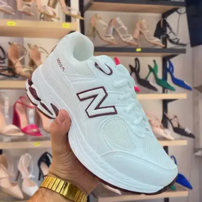 باسكات NEW BALANCE 2002R