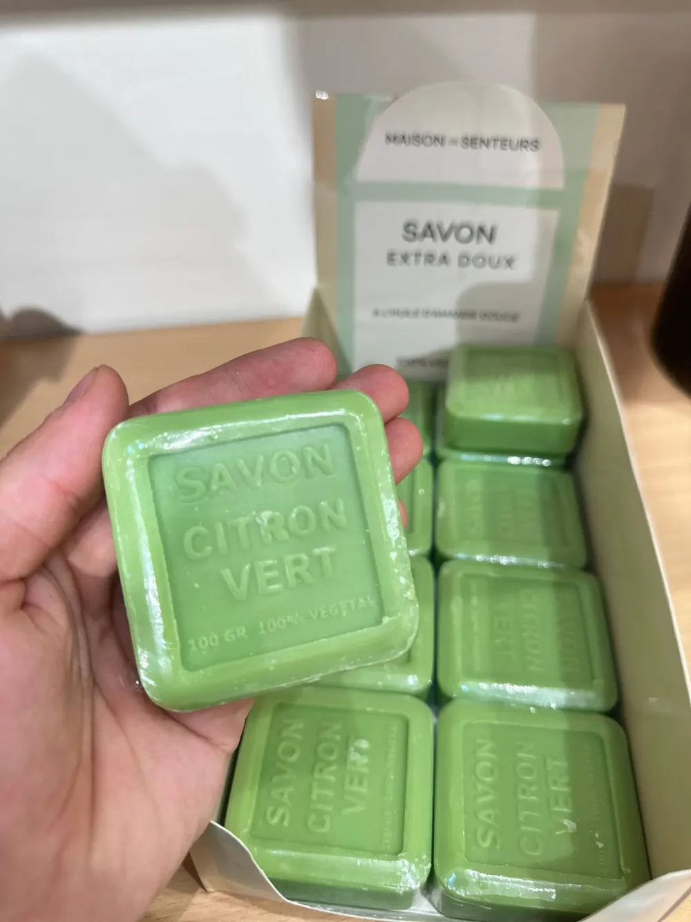 🧼 Savon Extra Doux à l'Huile d'Amande Douce – Maison de Senteurs