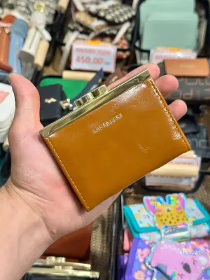 👛 Portefeuille Compact Fermoir Doré – Lace & Lore