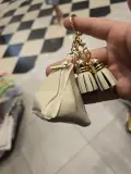 Porte-monnaie triangulaire en cuir avec pompon – Porte-clés zippé