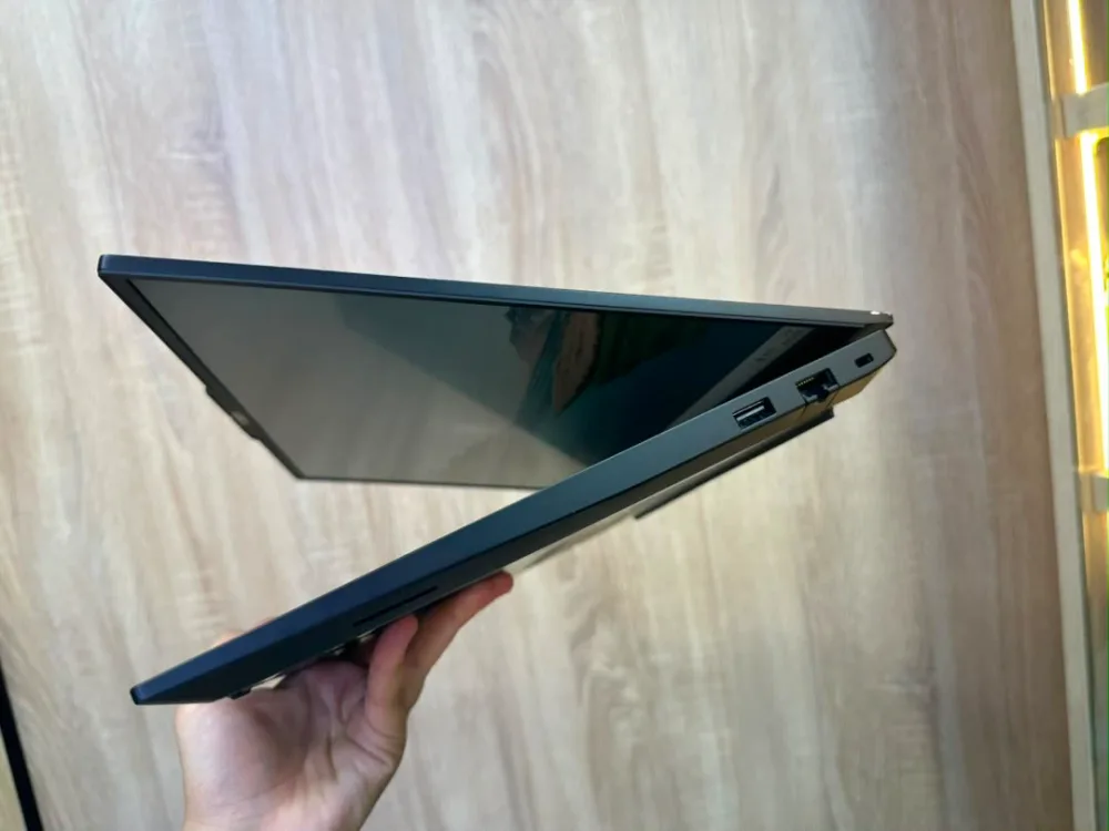 Laptop Lenovo européenne ThinkPad E16 Ryzen 5 16Go RAM 512Go SSD européenne