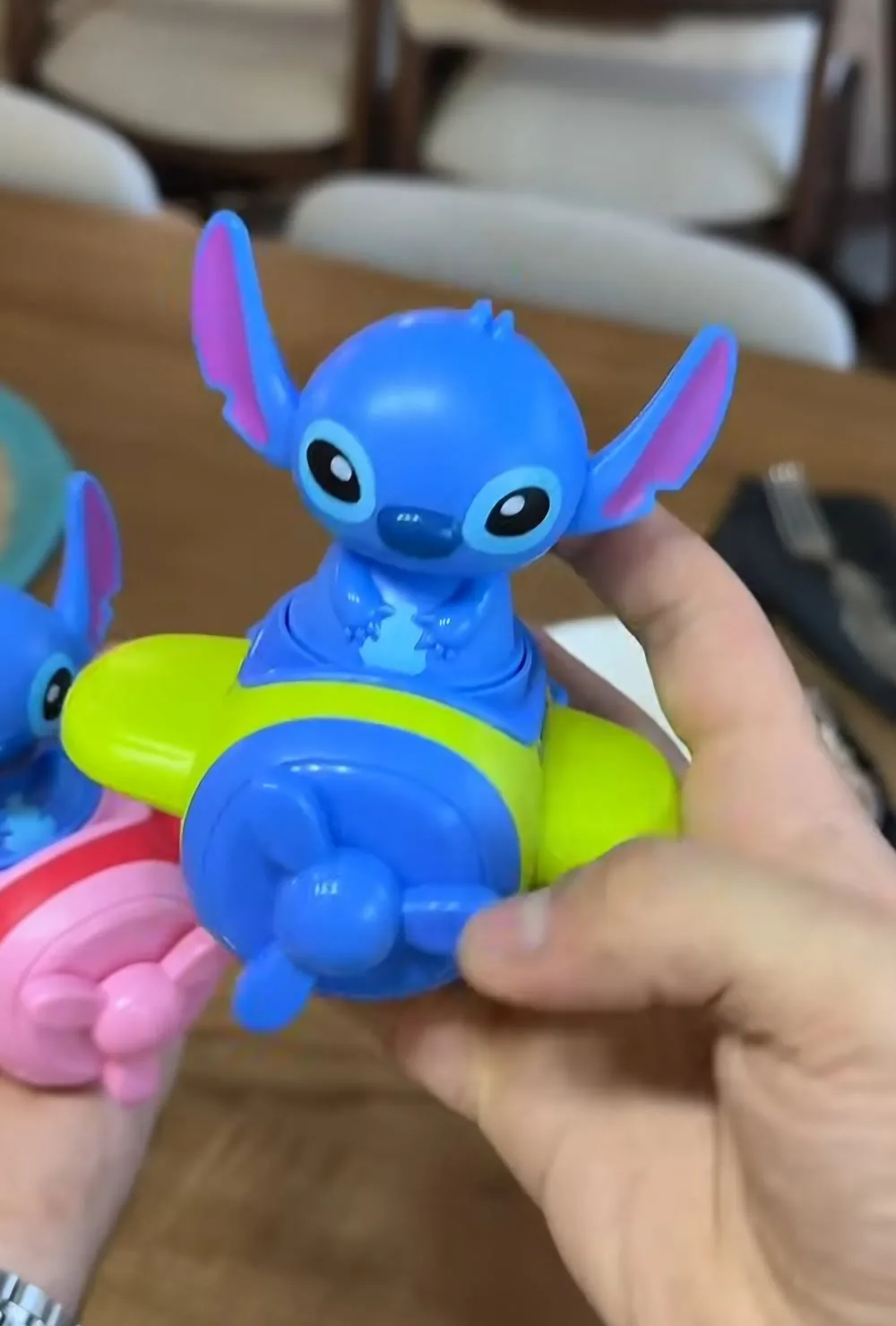 Petit avion jouet Stitch