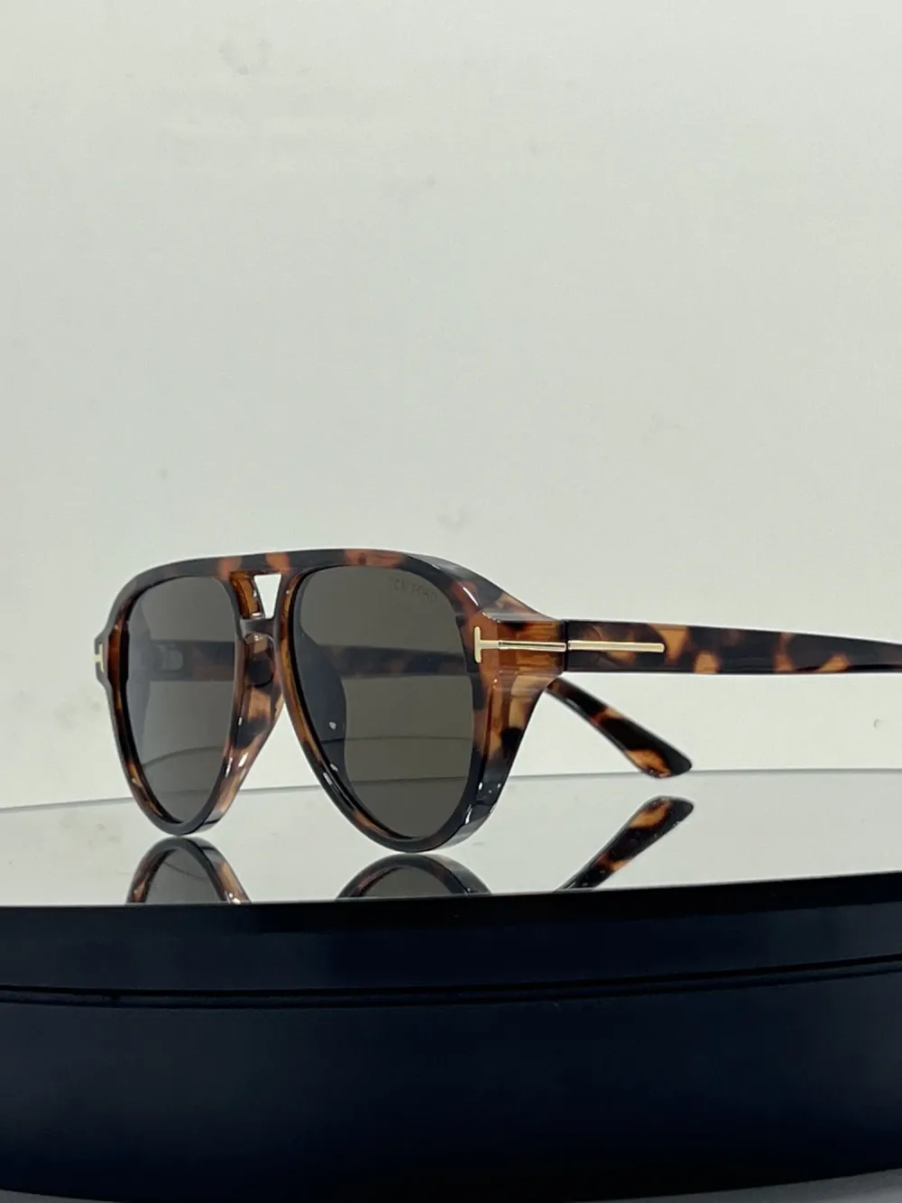 TOM FORD