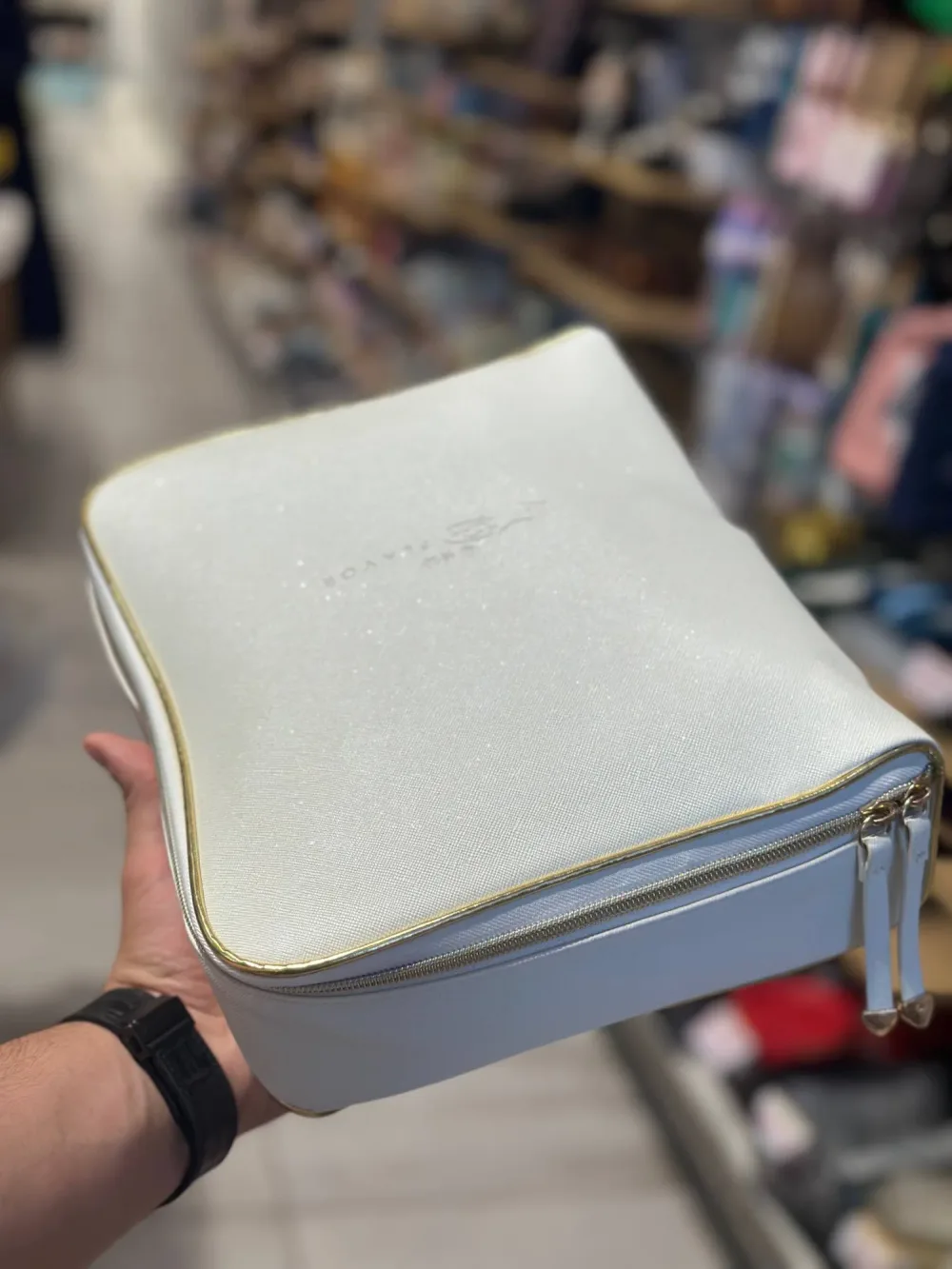✨ Trousse de Toilette Élégante – Finition Simili Cuir Blanc & Doré