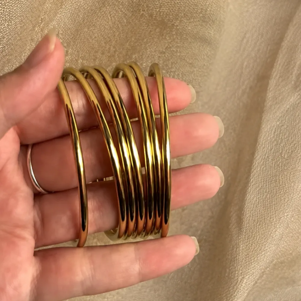 Lot de bracelets joncs dorés