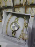 ساعة نساء مع اكسسوارات