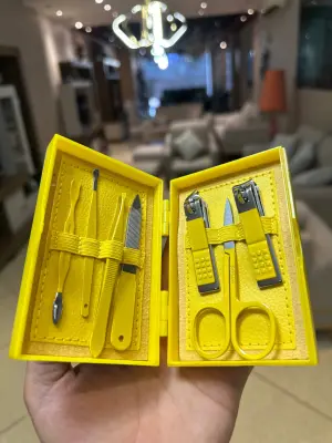 Set de Manucure/Pédicure 7 Pièces – Étui Cuir Jaune