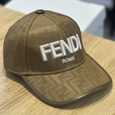 كاسكيطة فاندي Fendi