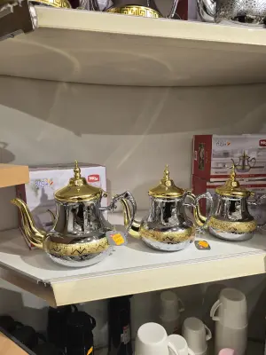 Théière Marocaine de Luxe – Inox Chromé & Finitions Dorées