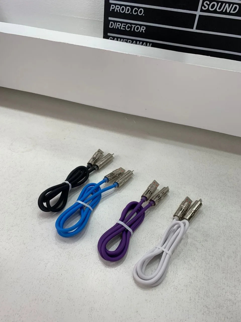Câble de charge multifonction 4 en 1 USB C, A et Lightning 240W – كابل شحن متعدد الرؤوس