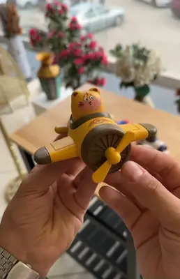 Petit avion jouet avec figurine animal pilote – hélice rotative