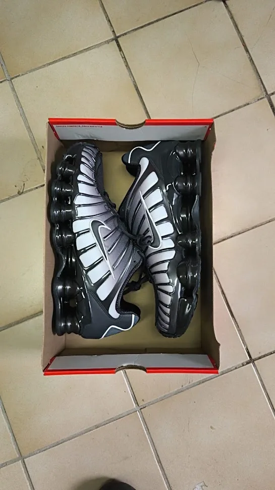 Nike shox fade black white