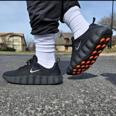 حذاء فاخر Nike Mind 002