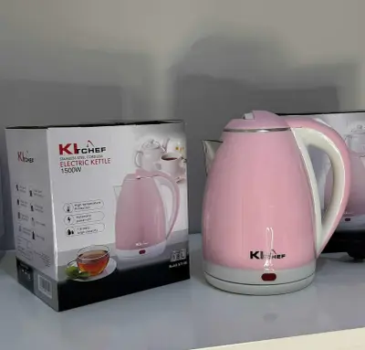 غلاية الماء الكهربائية Kitchef 1.8L – الأناقة والسرعة في مطبخك!