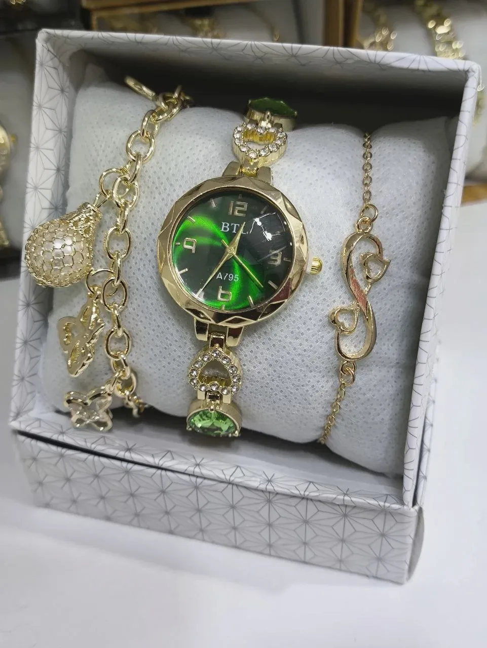 ساعة نساء مع اكسسوارات